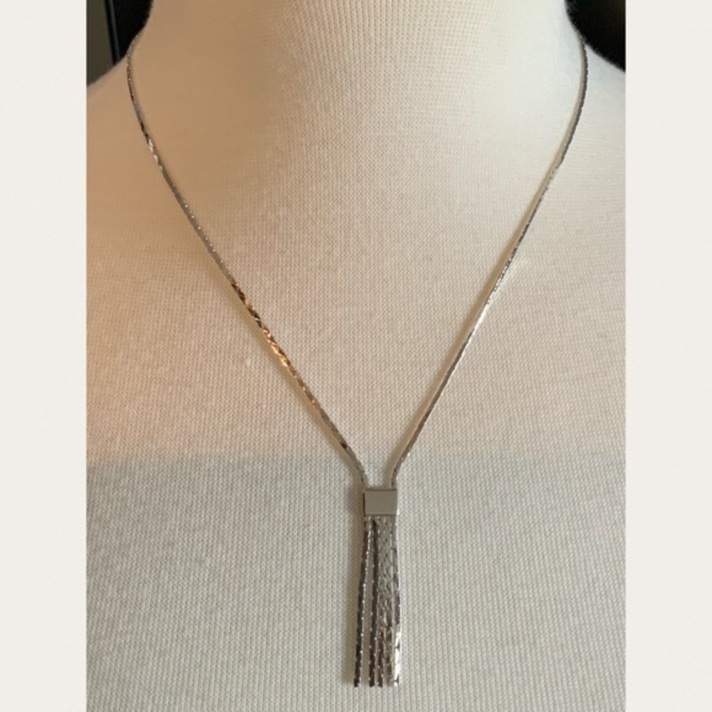 Avon Silver Shimmering  18” Necklace 1.25” Silver Tassel Pendant
